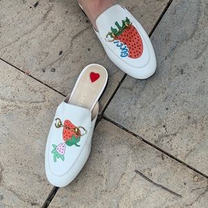 Size SEVEN WHITE PRETTY LOAFERS